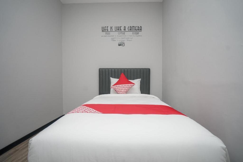 Oyo 568 Rajawali Homestay Палембанг Екстер'єр фото