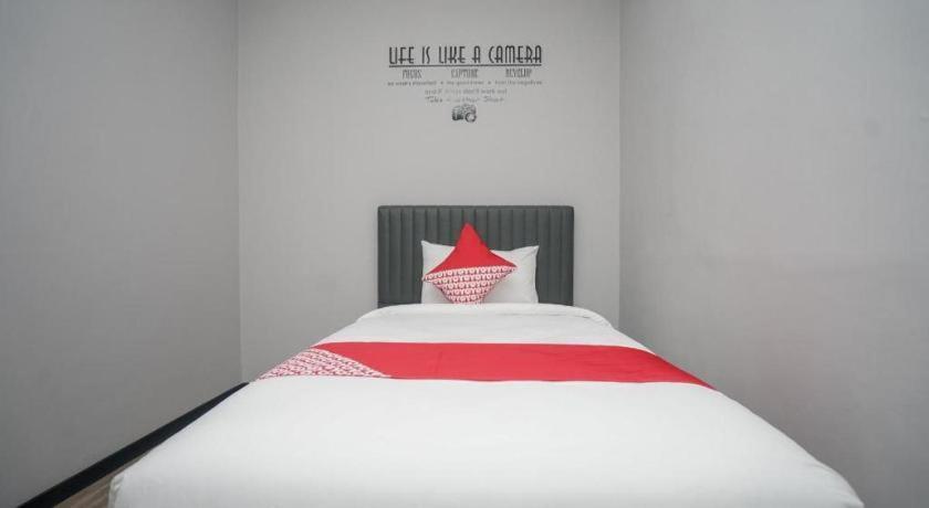 Oyo 568 Rajawali Homestay Палембанг Екстер'єр фото